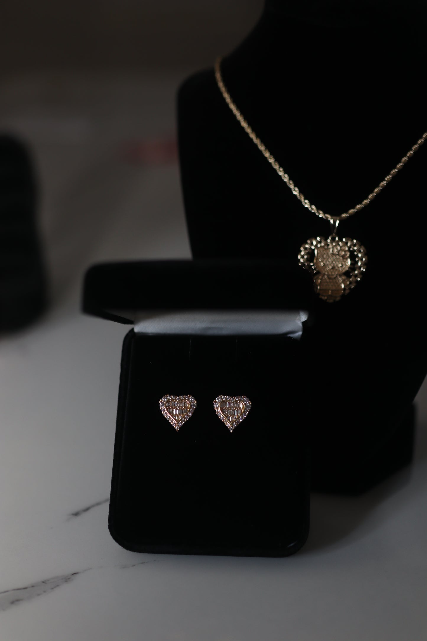 AMOUR STUDS